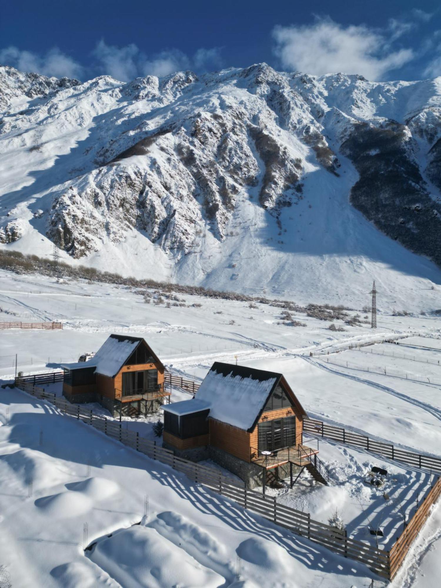 Traveler'S Cottages In Kazbegi Exteriör bild