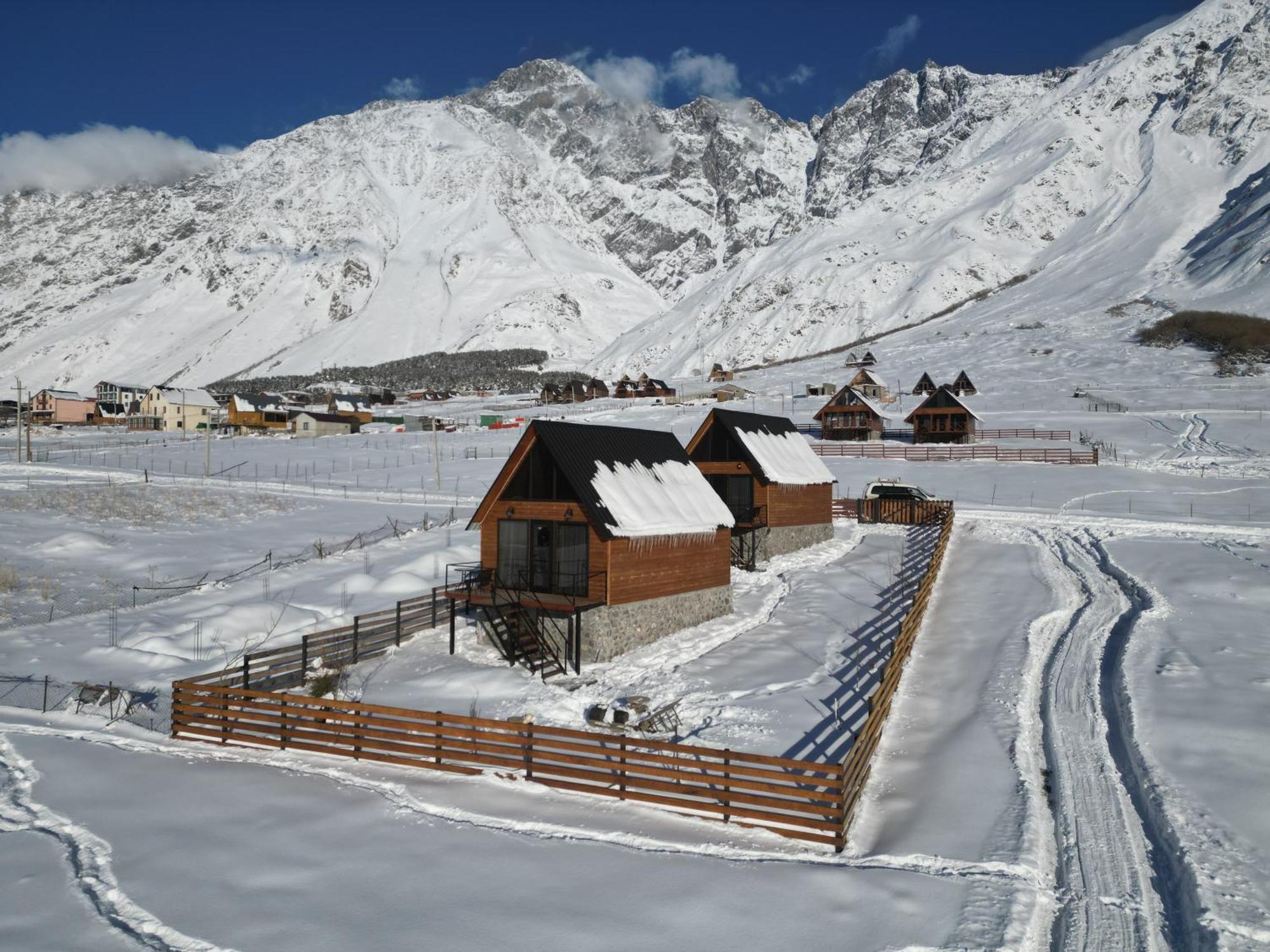 Traveler'S Cottages In Kazbegi Exteriör bild