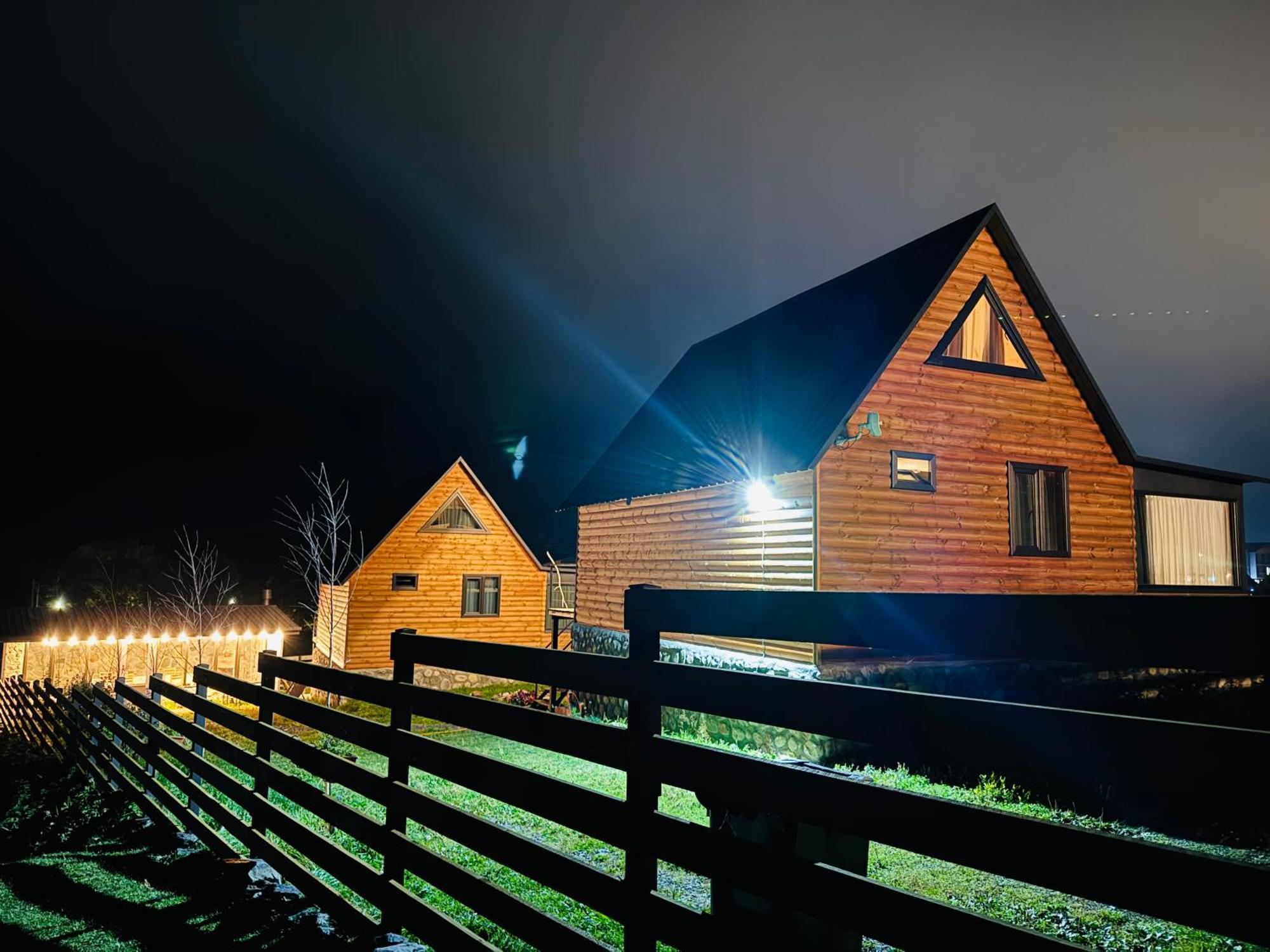 Traveler'S Cottages In Kazbegi Exteriör bild