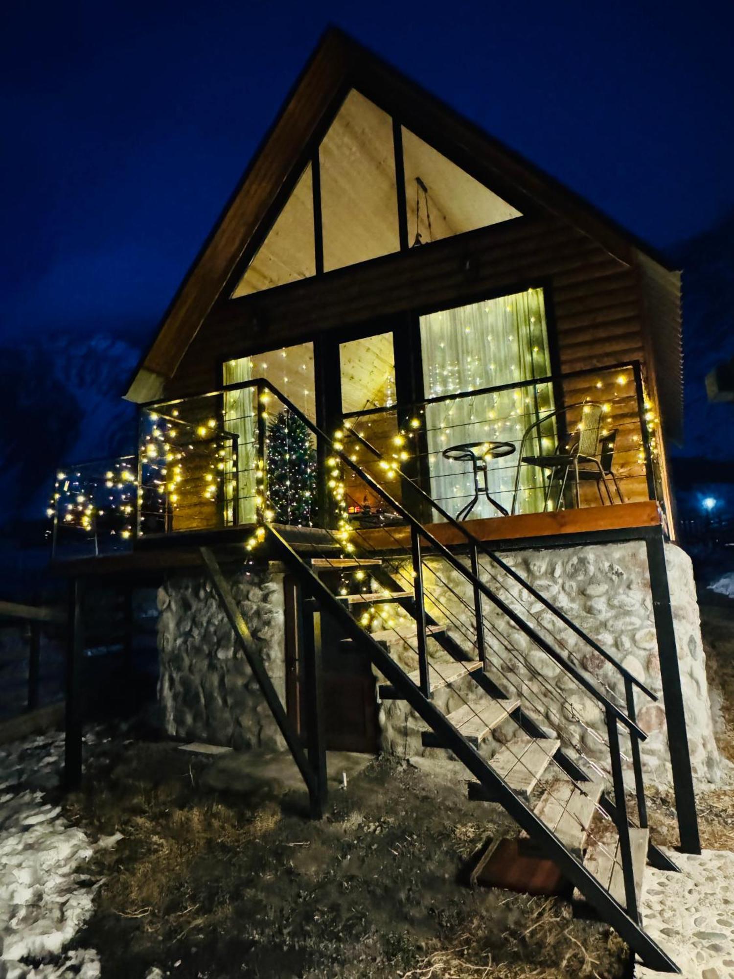 Traveler'S Cottages In Kazbegi Exteriör bild